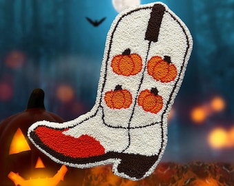 Pikowana zawieszka ścienna w kształcie kowbojskiego buta: wystrój domu w stylu western boho