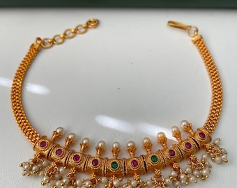 Brazalete ajustable chapado en oro para la parte superior del brazo.