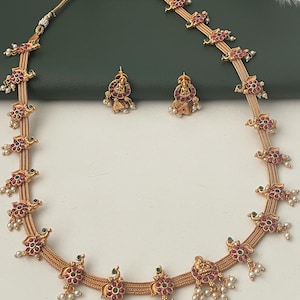 Kemp stone gold plated necklace with matching earrings