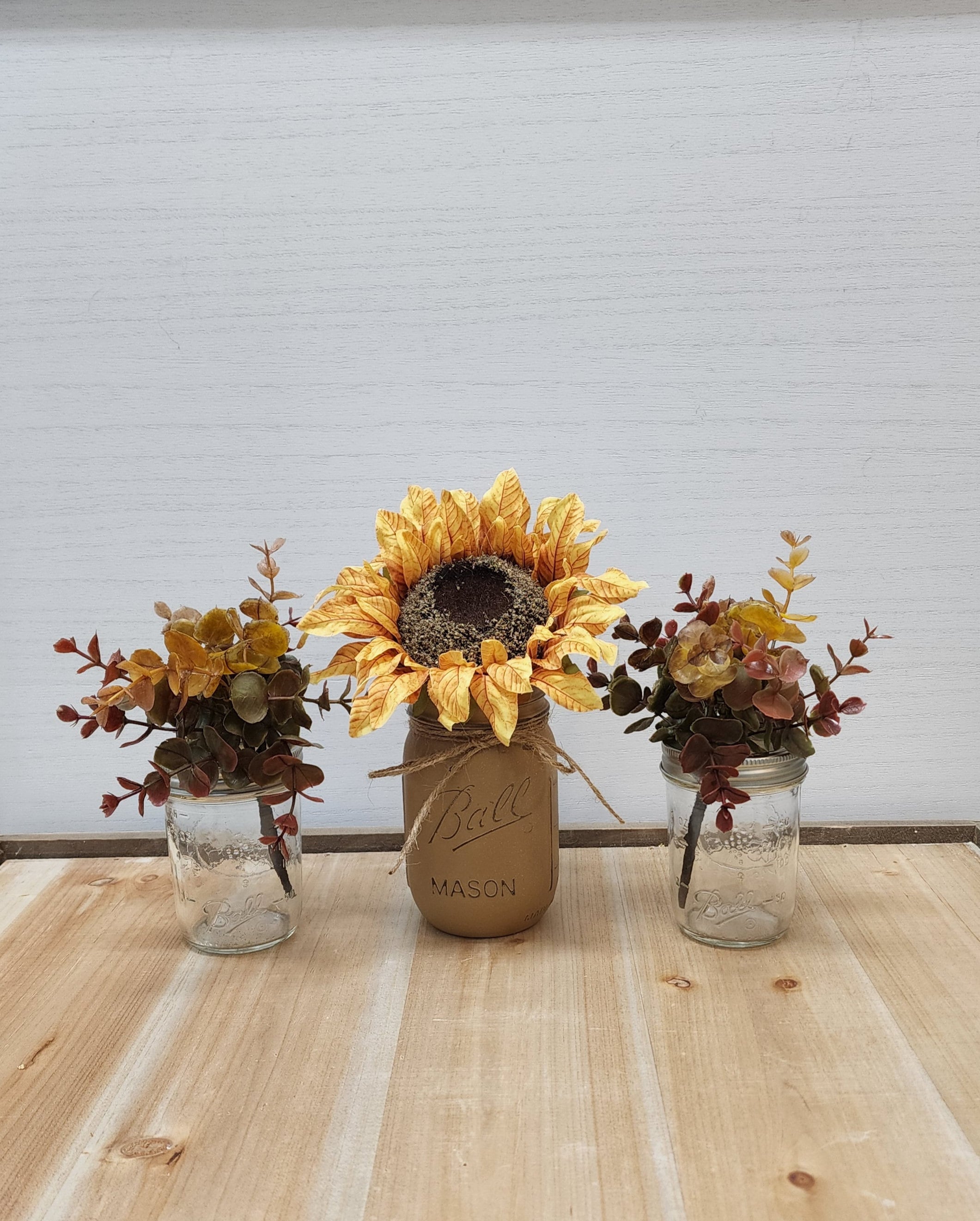 Herbst-Deko-Set Mit 3 Bemalten Einmachgläsern, Holztablett & Künstlichen Blumen – Bauernhaus-Stil