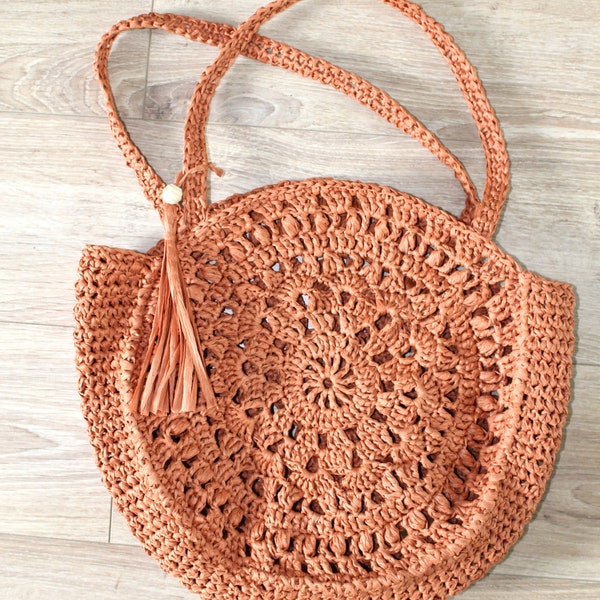 Sac fourre-tout rond bandoulière en raphia marron de papier crocheté main pompon perle de bois cabas sac à main ou épaule mode sac de plage