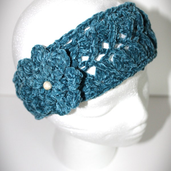 Serre tête bandeau pour cheveux fil velours enfant ou adulte et une fleur au crochet un cœur en perle nacrée cache oreilles turban fait main