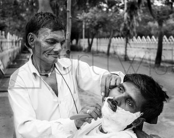 Grooming - Street Photography | Black and White Photograph | Photograph Prints