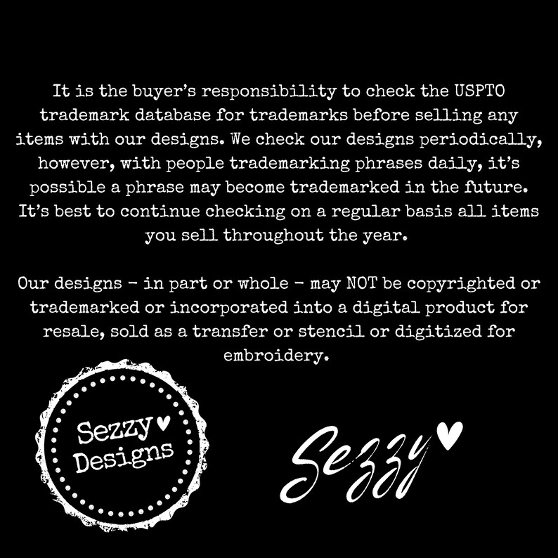 Może przedstawiać: Czarne tło z białym tekstem zawierającym informacje prawne dotyczące znak&oacute;w towarowych i wykorzystania wzor&oacute;w. Zawiera logo "Sezzy Designs" i słowo "Sezzy" ze znakiem serca.