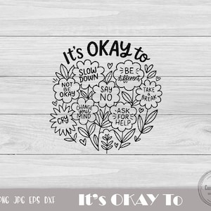 Op de afbeelding: Zwart-witte afbeelding met de tekst "It's OKAY to" boven een bloemenontwerp. Het ontwerp bevat zinnen als "Rustig aan", "Anders zijn" en "Hulp vragen". De afbeelding staat op een lichte houtnerf achtergrond.