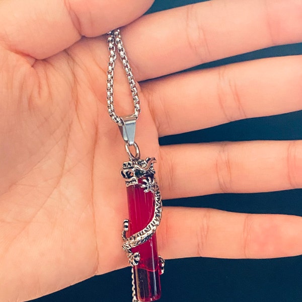 Collier pendentif dragon rouge