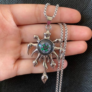 Compass Pendant Necklace | Facehugger Necklace | Alien Necklace
