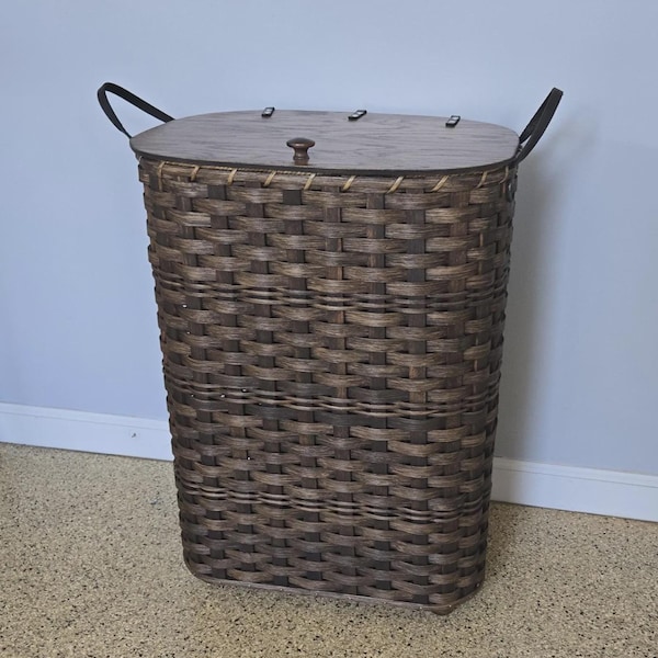 Panier tissé main amish : panier en pin et chêne avec poignées en cuir