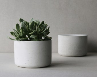 White Concrete indoor planter | Round minimalistic concrete planter | Succulent pot | Planter pot | Indoor plant pot