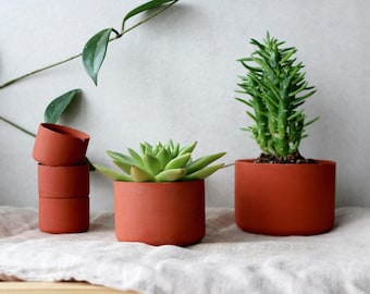 Terracotta red Concrete planters in 3 sizes| Round minimalistic concrete planters | Desk organizer