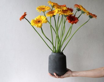 Wasserdichte dunkelgraue Betonvase | Minimalistische Betonvase| Vase für Blumen | Frisch geschnittene Blumenvase