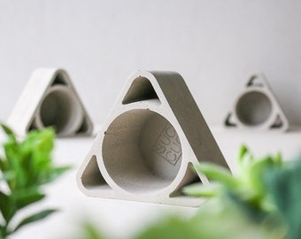 Concrete triangle planter | Minimalist planter pot | Succulent plant planter | Prismatic plant pot | Plant lovers gift idea | Minimalist
