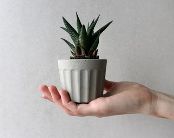 Succulent plant pot | Scandinavian minimalistic concrete planter | Concrete planter