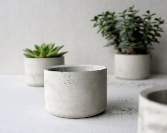 Concrete planter | Round minimalistic concrete planter | Succulent pot