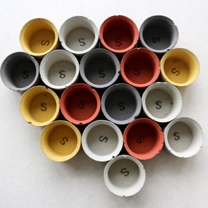 Kleurrijke set van 3 betonnen plantenbakken van 2&quot; voor kinderdagverblijven | Kleine ronde mini betonnen plantenbakken | Sappige terracotta betonnen pot