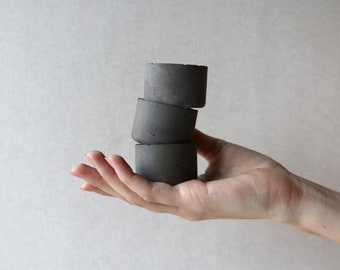 Set med 3 små mörka betongkrukor | Minimalistiska runda krukor