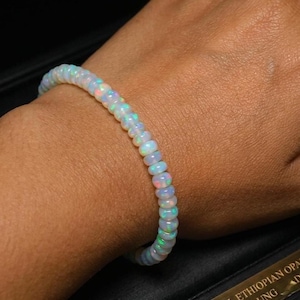 Naturligt etiopiskt opal stretcharmband • Handgjort stretcharmband • Lyxigt handgjort statementarmband •