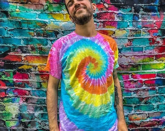 T-shirt unisexe tie-dye spirale arc-en-ciel pastel