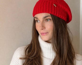 Hand-knitted French Style Beret, Slouchy beret red, Knit beret women, Merino Wool winter beanie women, Fall Spring hats