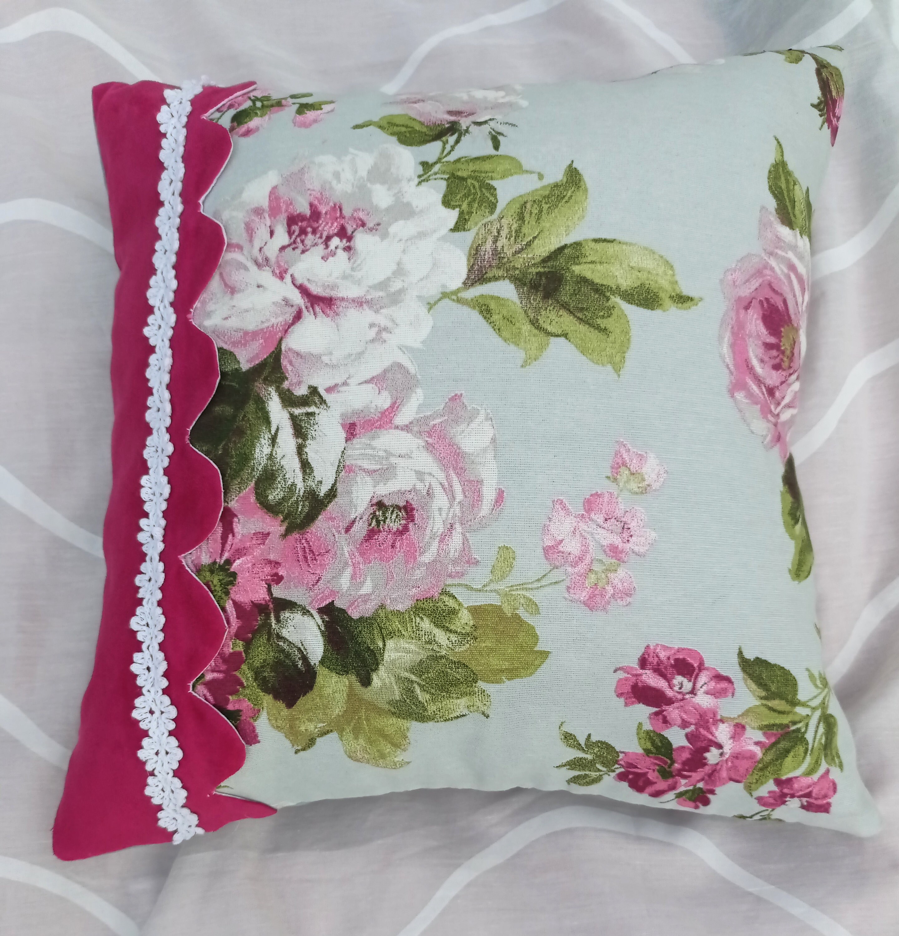Pillow Vintage English Rose Garden, Bouquet 0f Pink Roses, Flower