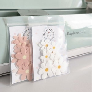 22 Daisy Edible Toppers  Pre-cut WHITE, PINK or MIXED