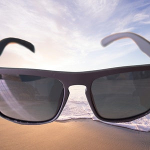Quisviker - Black Frame with Black Lenses