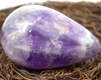 Amethyst Egg - Third-Eye, Crown Chakra