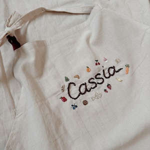 Custom Hand Embroidered Apron, Personalized Apron, Hand Embroidered Apron, Gift for Chefs, Gift for Bakers