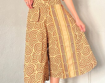 Pantalones indios de algodón teñido de 1970, vintage, color tostado y marrón, con bolsillos en espiral.