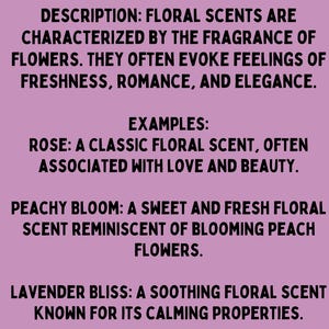 Op de afbeelding: Een roze en witte afbeelding met de tekst "DSCRUBS" en "FLORAL" in het zwart. De tekst beschrijft bloemengeuren, waaronder voorbeelden zoals roos, perzikbloesem, lavendelgeluk en honingbloesem.