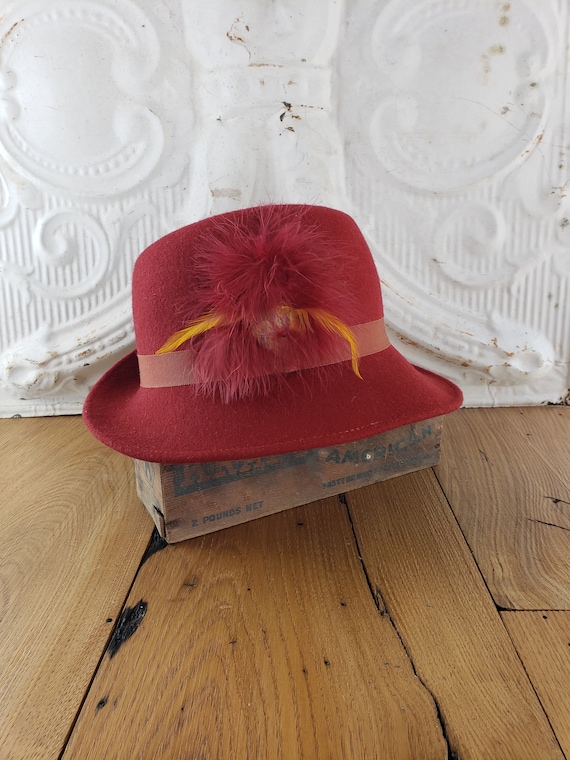 Vintage Red Women display picture 2