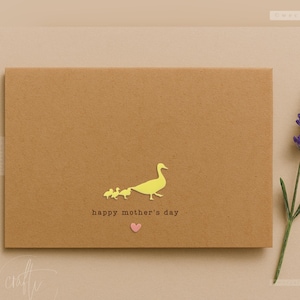 Carte de fête des mères | Mama Duck & Ducklings Acrylique | Jaune ou blanc | Carte kraft faite main, intérieur vierge | Maman et bébé animaux