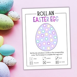 Puede incluir: Juego de huevos de Pascua imprimible con un huevo morado y círculos de colores. Las instrucciones del juego dicen que se debe tirar un dado y colocar un caramelo en el círculo correspondiente. El primer jugador en completar su huevo gana. El juego incluye cuatro colores diferentes: rosa, morado, azul y amarillo.
