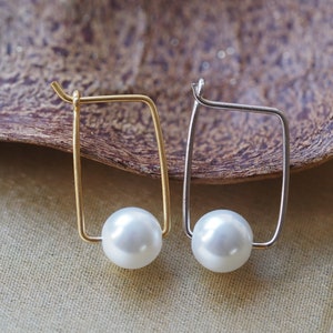 Janis savitt floating pearl hoop earring best sale