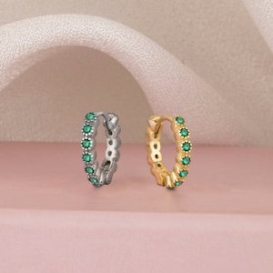 Orecchini a cerchio con smeraldo in argento sterling, orecchini con smeraldo in oro, regalo per lei, regalo di Natale, SOLO ARGENTO