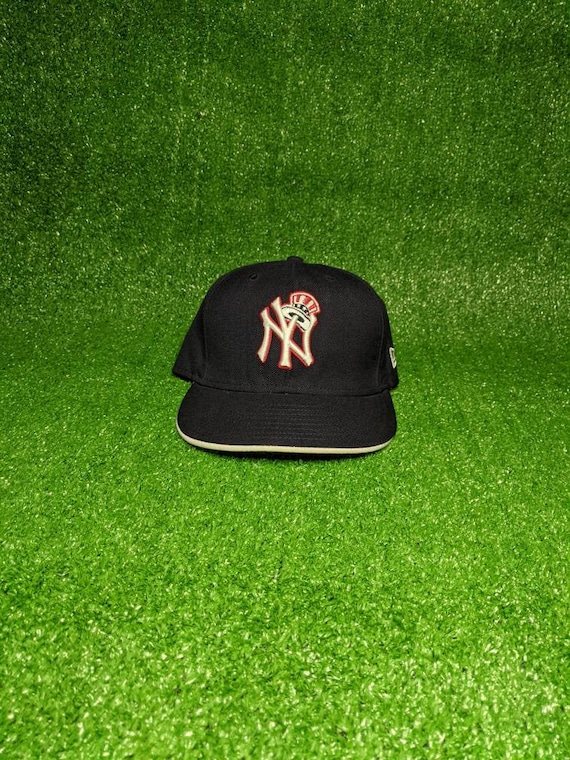 Vintage 00's New York Yankees BIG Logo New Era Fit
