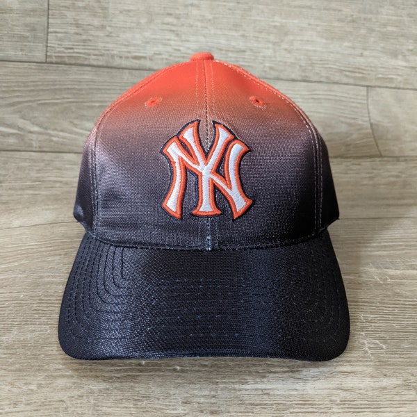 NEW NWOT Vintage 90's NY New York Yankees Ombre Strapback Hat New York Knicks Tshirt Sweatshirt Hoodie Jersey