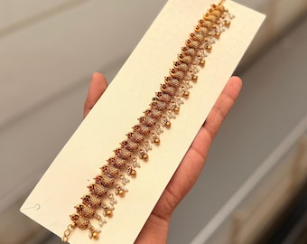 アンティークゴールドの孔雀模様のケンプストーン製ヴァッダナム – 調節可能な南インドのブライダルウエストベルト