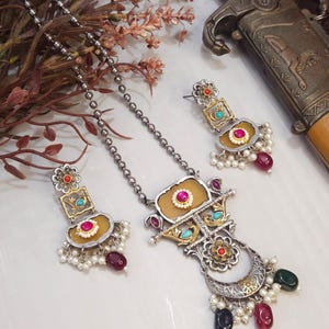 Kundan Monalisa-parelketting: geoxideerd zilveren tweekleurige minakari-hanger