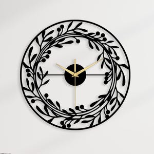 Reloj de pared de metal con corona botánica, elegante, silencioso, hecho a mano, estilo rústico, color negro y dorado.