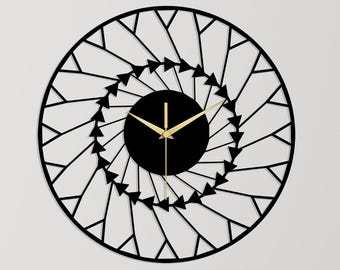 Reloj de pared de metal con diseño de mandala en espiral, diseño geométrico negro, silencioso, hecho a mano, pieza llamativa para interiores contemporáneos.