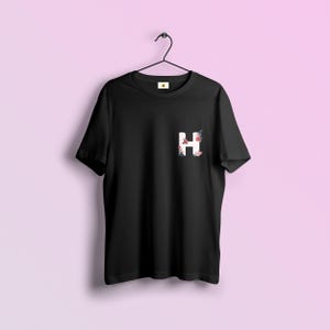 Camiseta Inicial Personalizada | Monograma de Letra Personalizada | Camisetas Gráficas Legais | Unissex | Presente para Ele/Ela | Camiseta Masculina e Feminina IF49