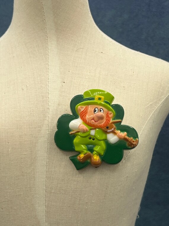 vintage russ pin leprechaun Gem