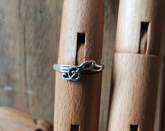 Shiny silver Treble Clef ring, 925 silver, vintage designers ring in New Old Stock state,  US 7 , hallmarked and made in the Netherlands,