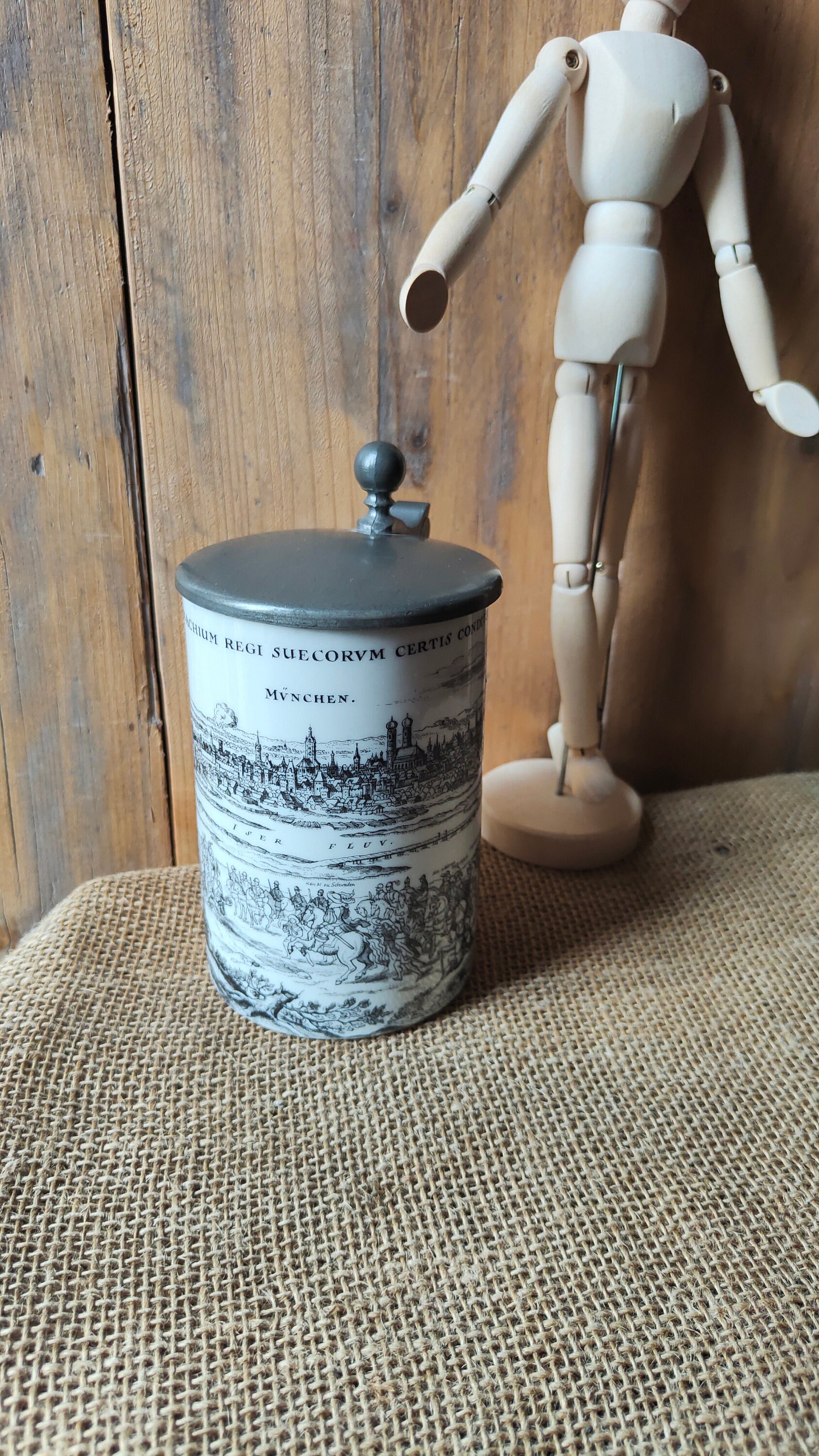 ヴィンテージ ミュンヘン ビールジョッキ：Man Werk 磁器製ジョッキ