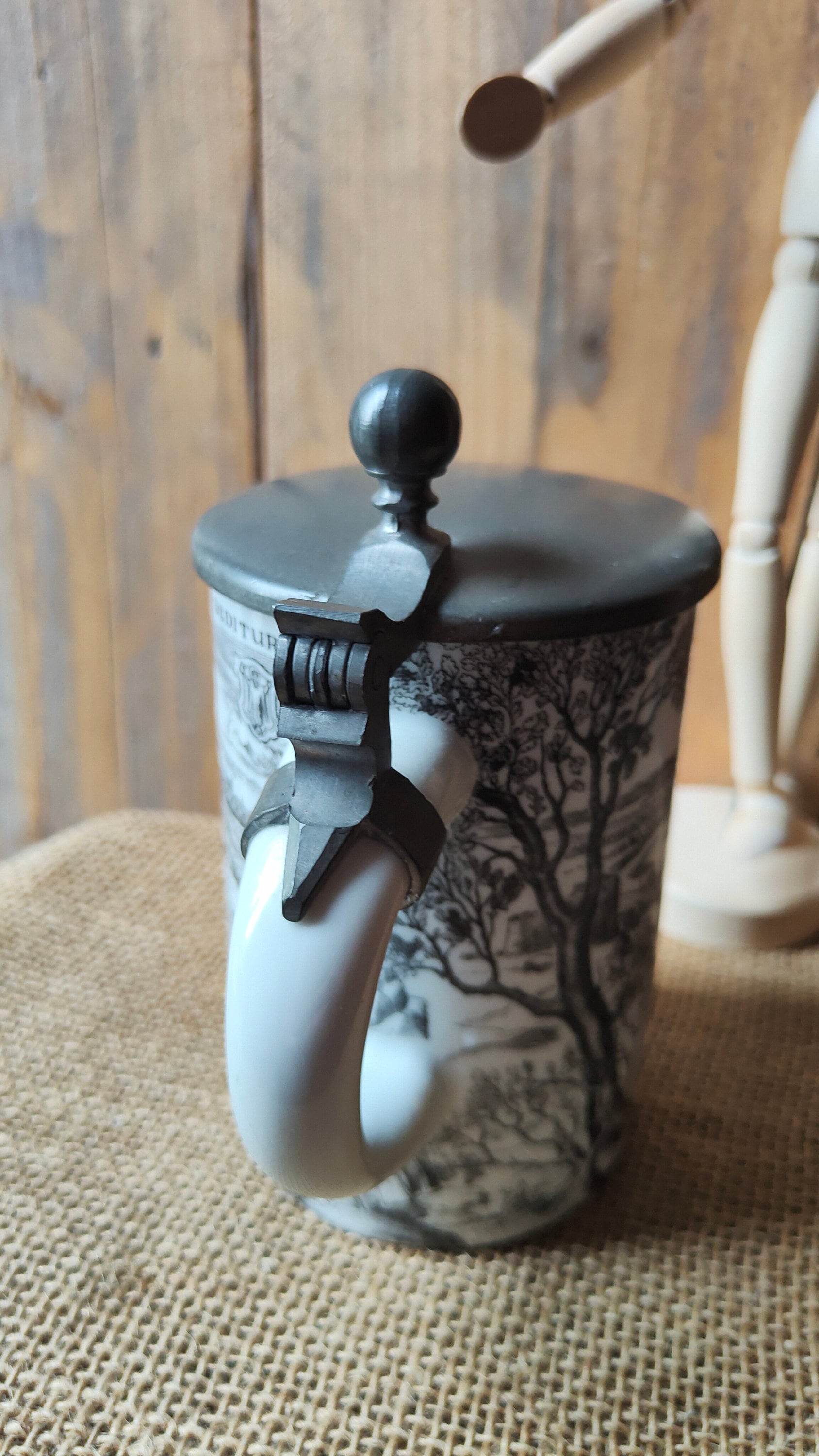 ヴィンテージ ミュンヘン ビールジョッキ：Man Werk 磁器製ジョッキ