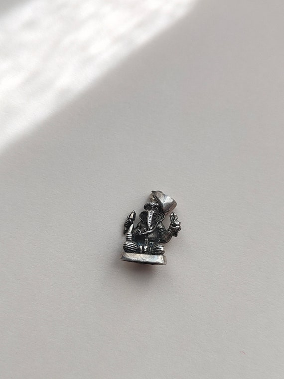 Vintage Sterling Silver Ganesh pendant, well deta… - image 4