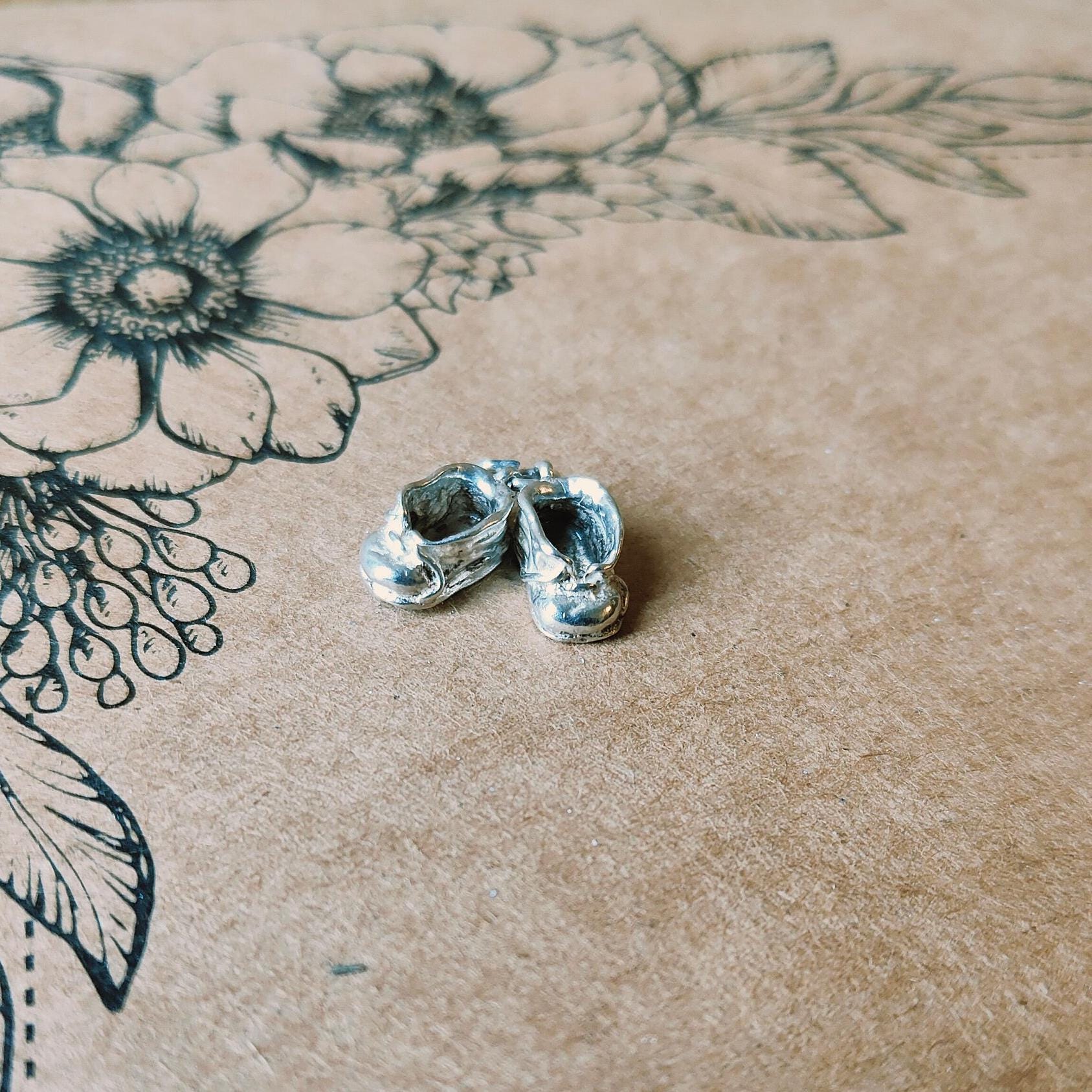 ヴィンテージ Nuvo スターリングシルバー ベビーシューズチャーム 母の