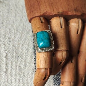 Vintage Turquoise Sterling Silver ring, rectangular stone placed on ornamented bezel, marked 925 inside, Statement piece, US 6,