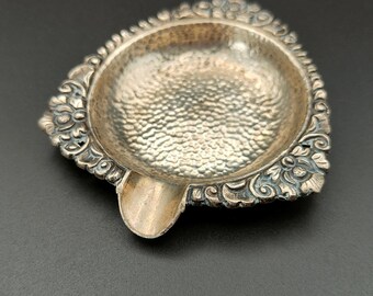 Vintage 800 Silver Ashtray: Handmade Lotus Flower Design - Yogya